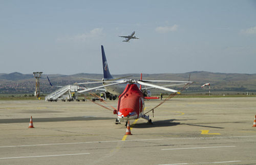 flugplatz-flugzeug-mittig