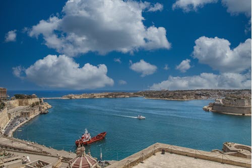 luminar-ai-update2-himmel-ai-hafen-malta-versatz-vertikal