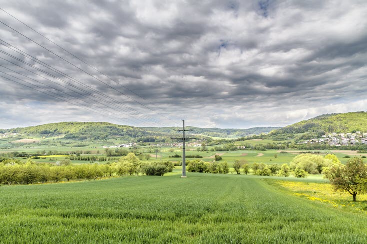 luminar-neo-landschaft-leitungen